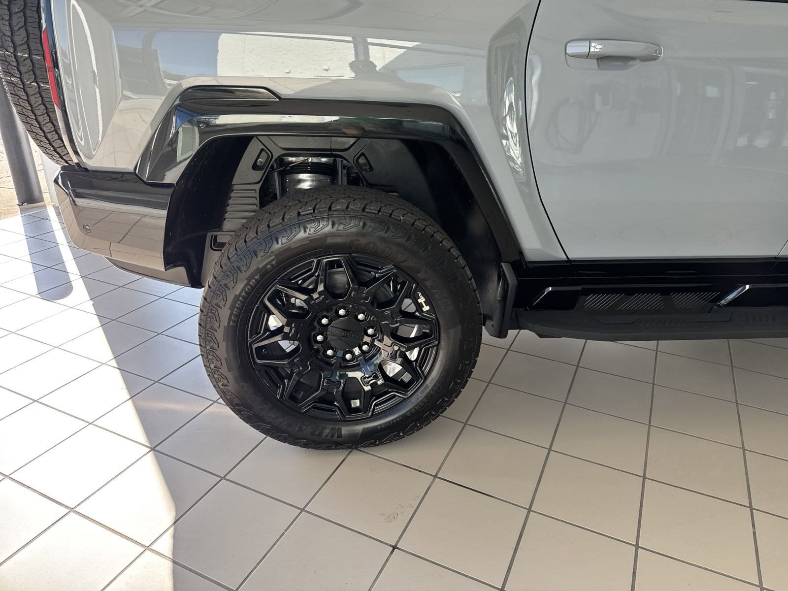 2025 GMC HUMMER EV SUV 2X