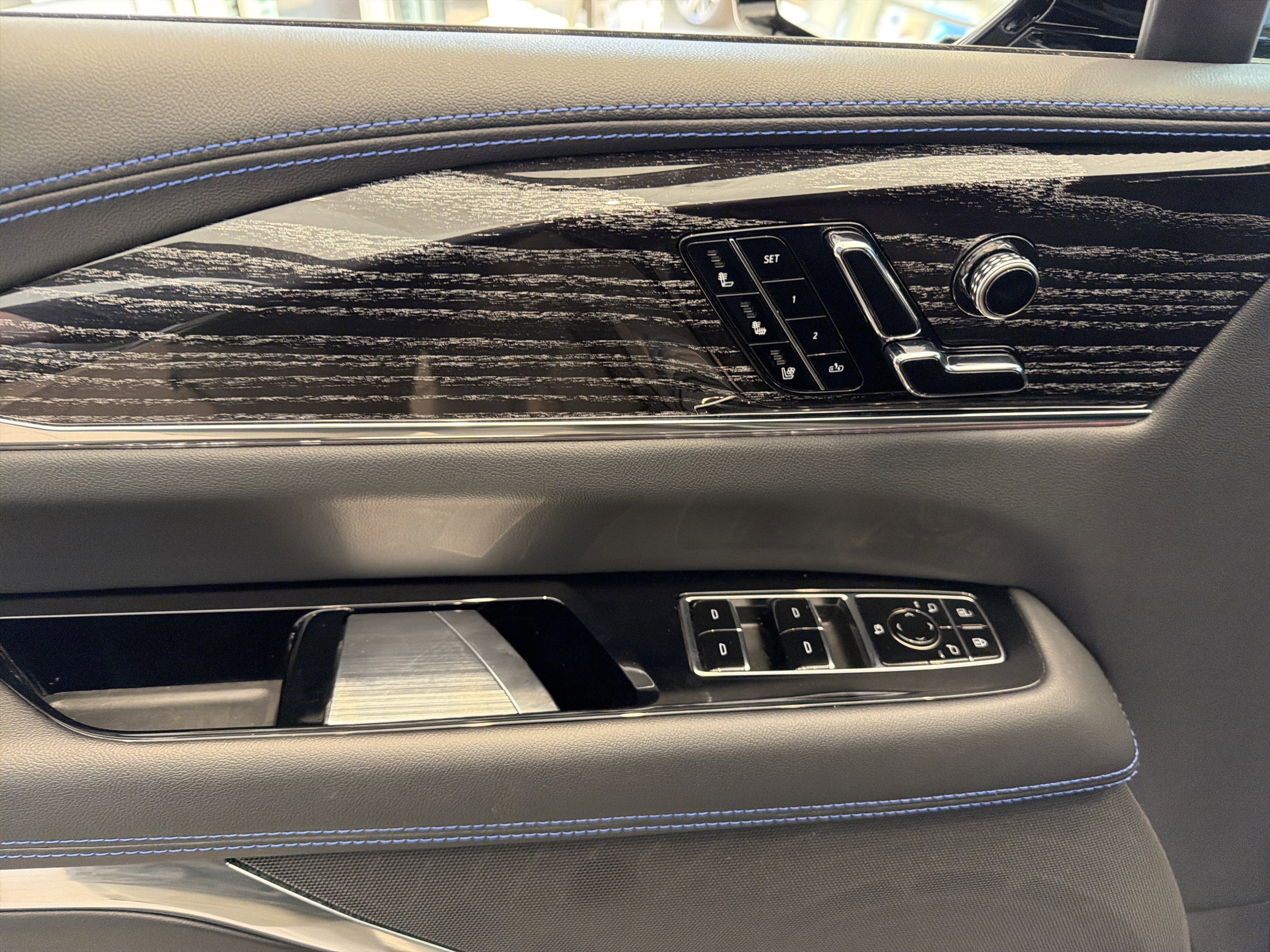 2025 Cadillac ESCALADE IQ Sport 1