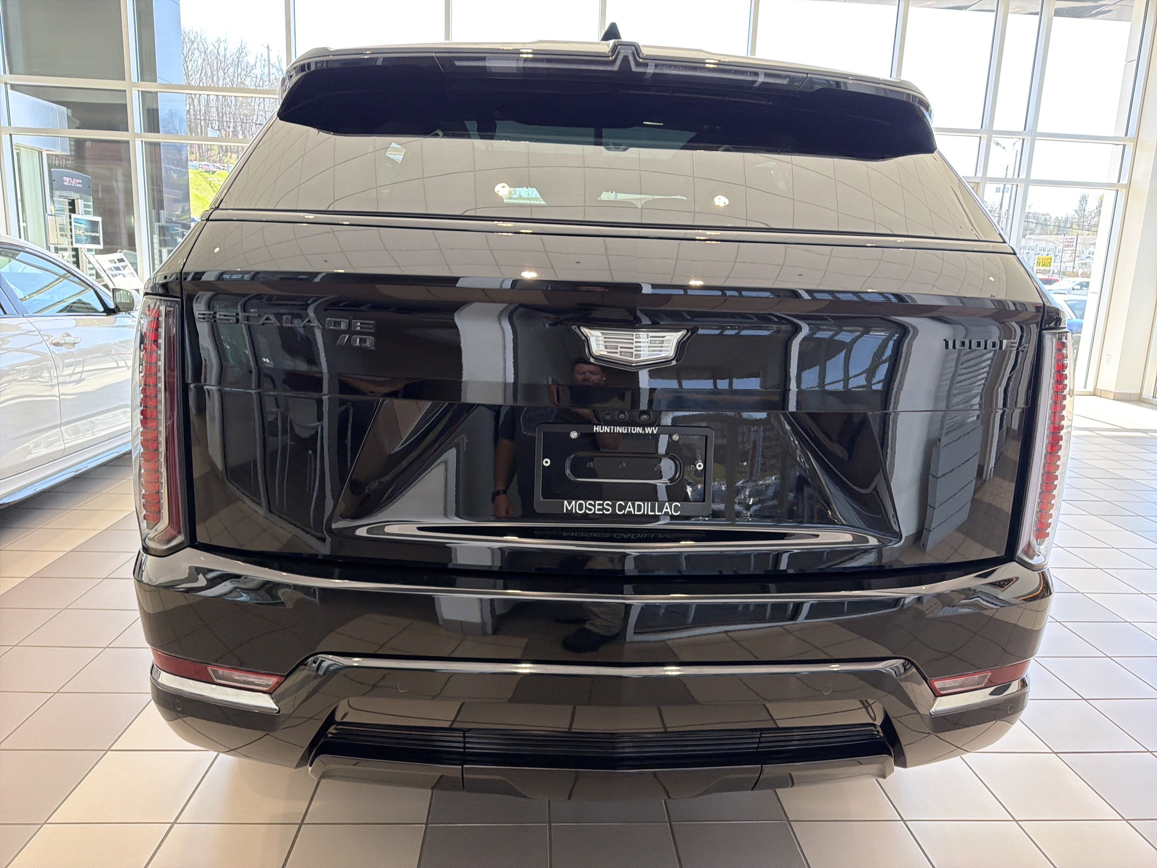 2025 Cadillac ESCALADE IQ Sport 1