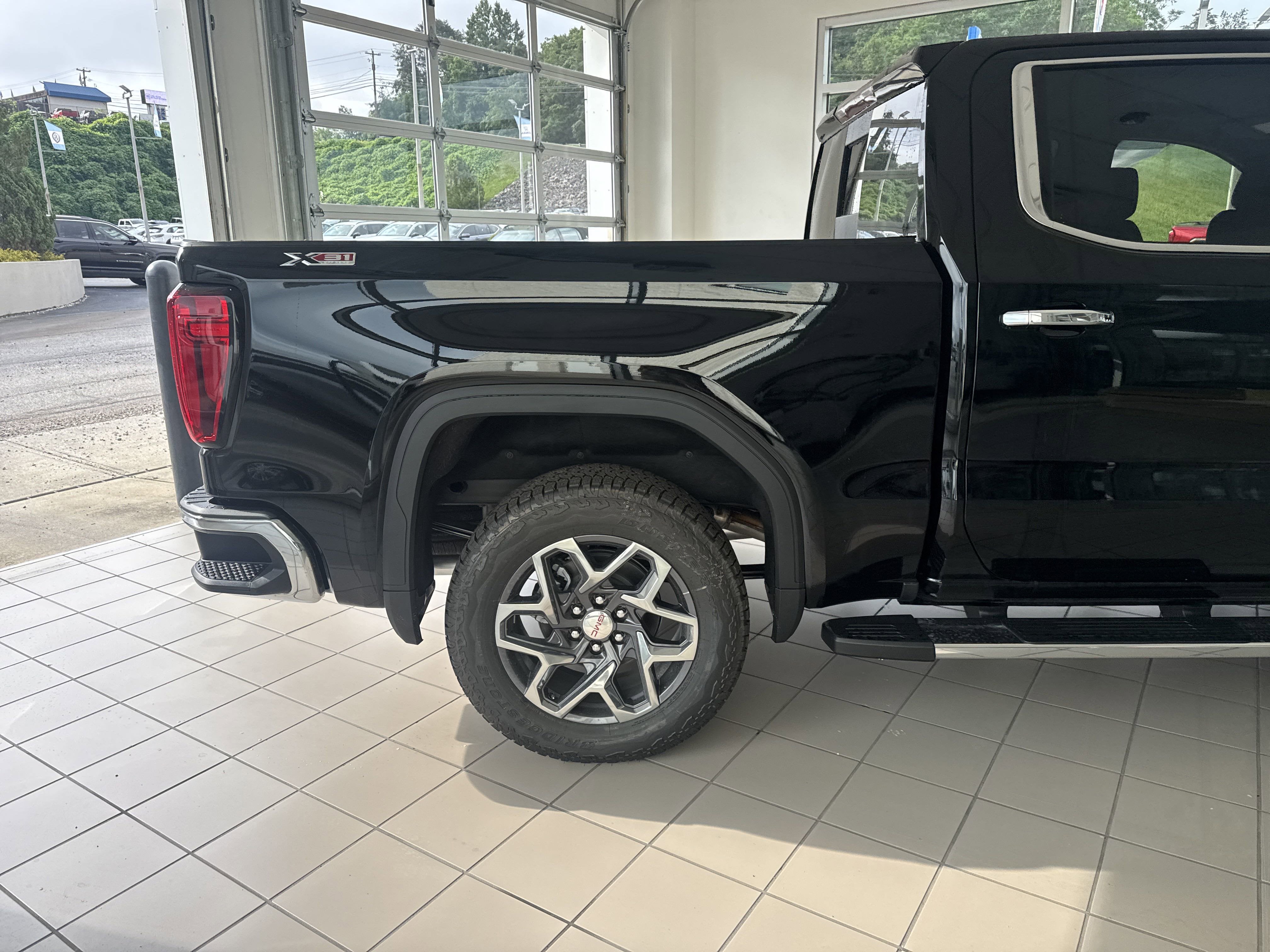 2025 GMC Sierra 1500 SLT