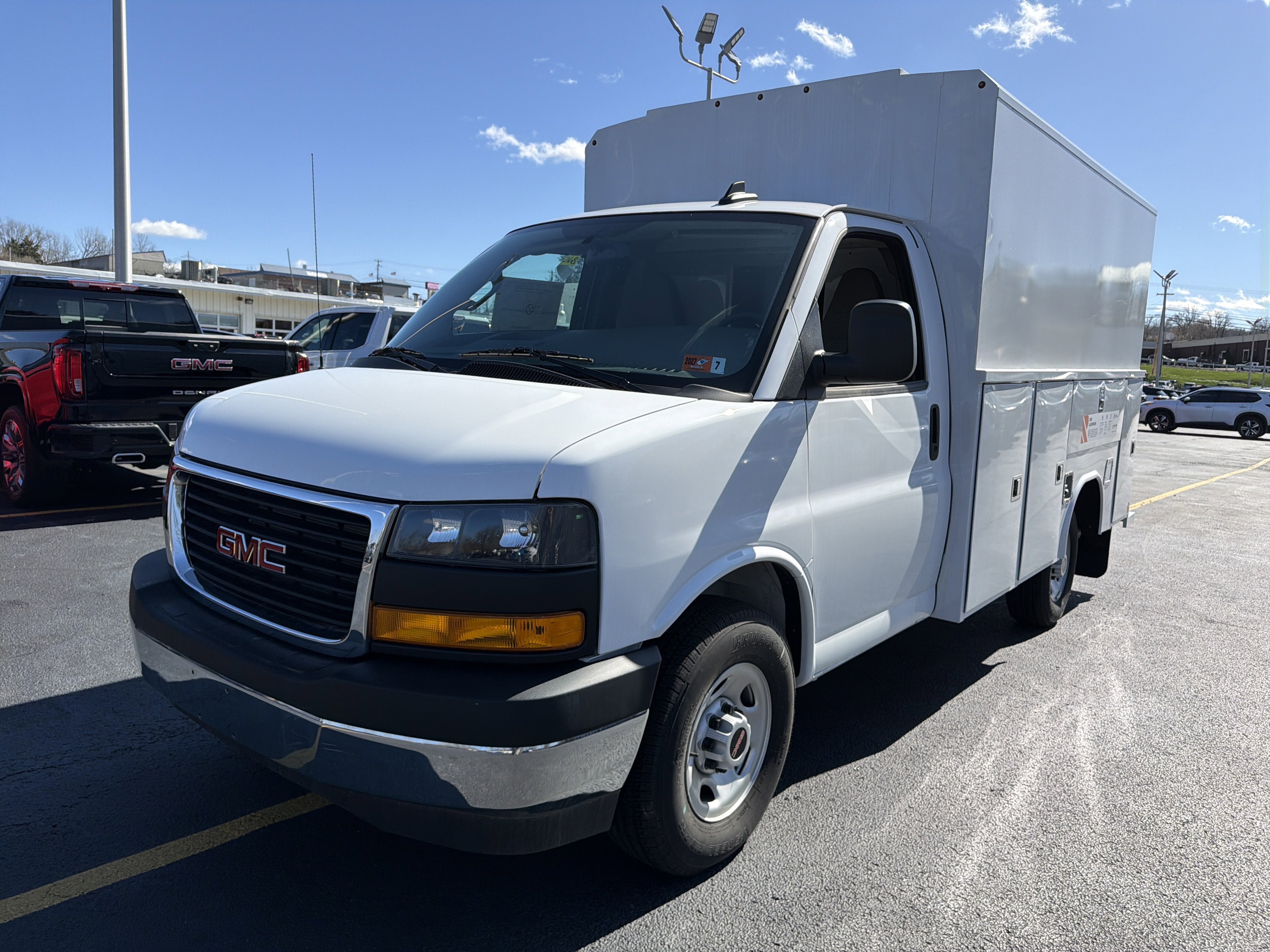 2025 GMC Savana Cutaway 3500 1WT