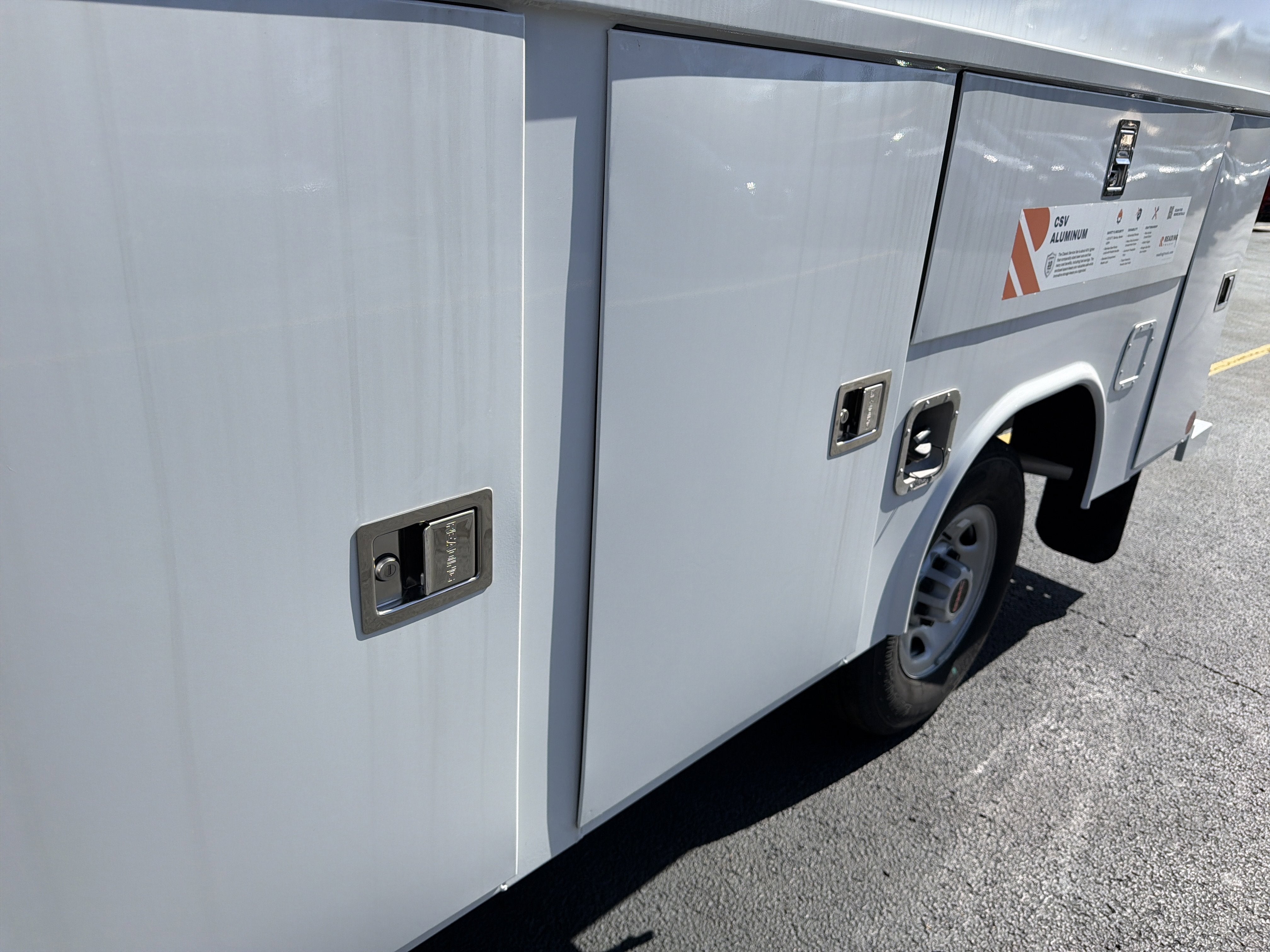 2025 GMC Savana Cutaway 3500 1WT