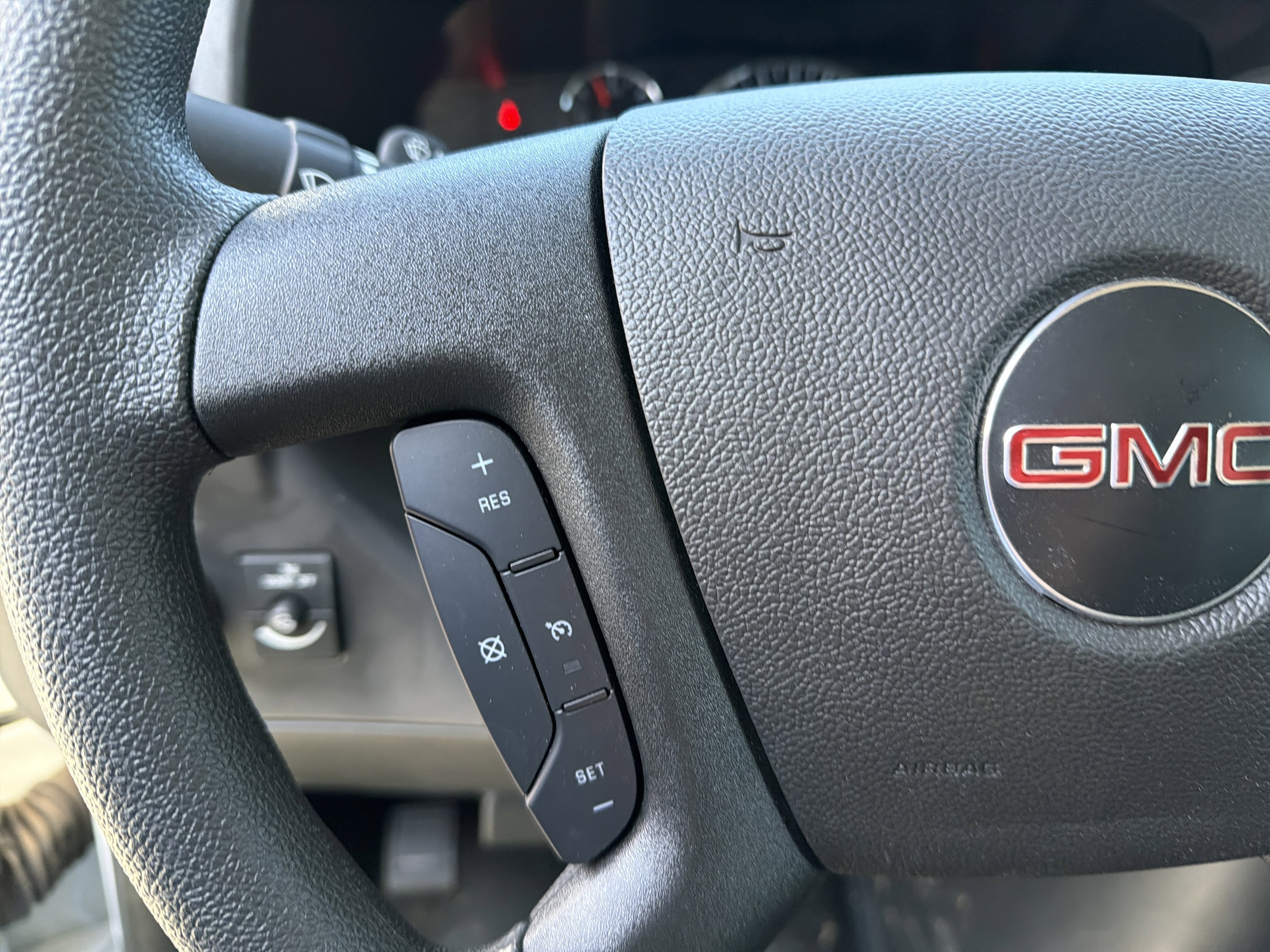 2025 GMC Savana Cutaway 3500 1WT