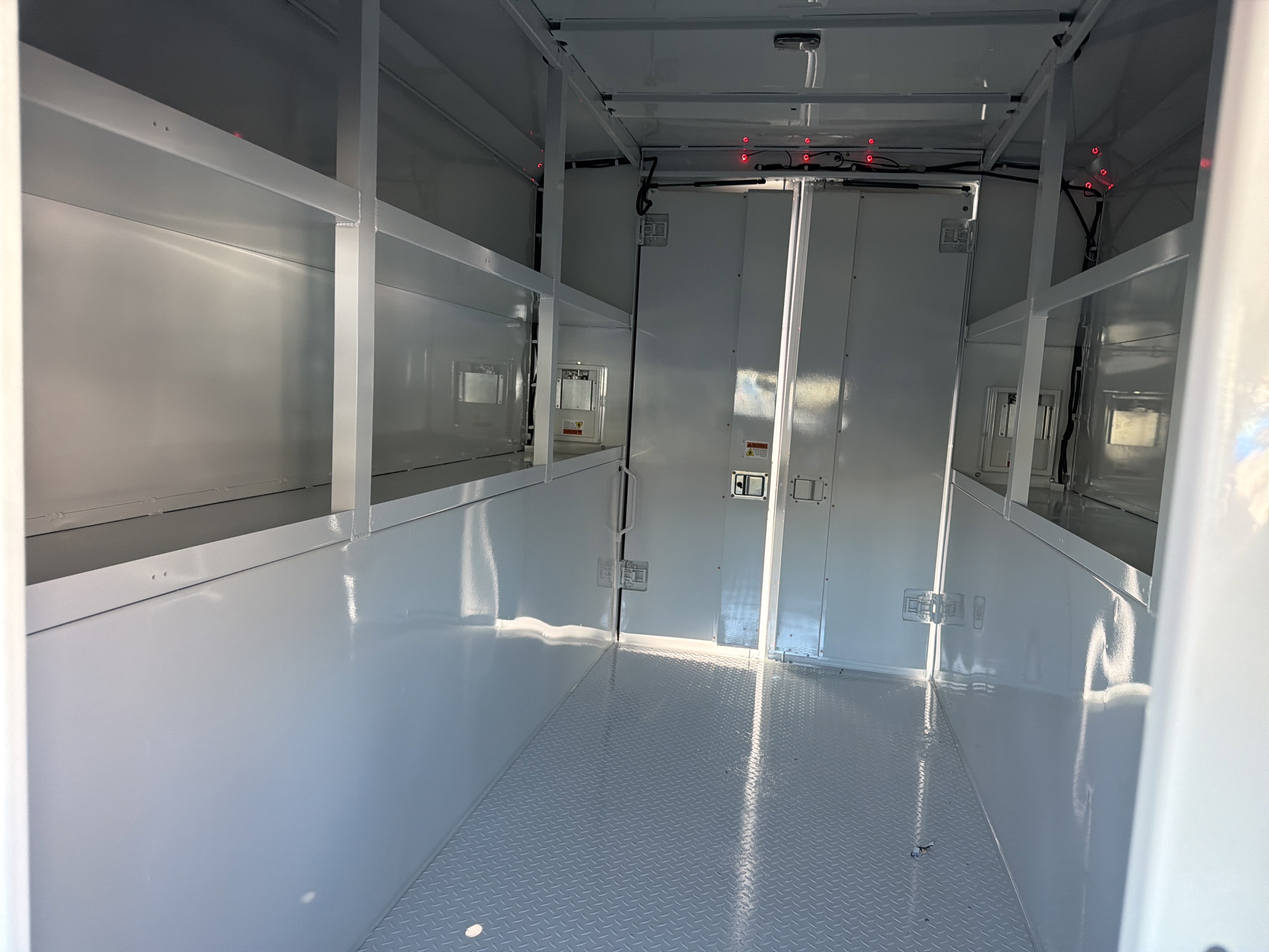 2025 GMC Savana Cutaway 3500 1WT