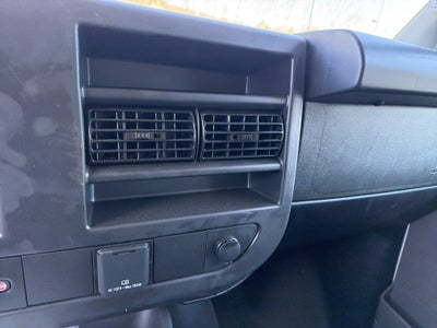 2025 GMC Savana Cutaway 3500 1WT