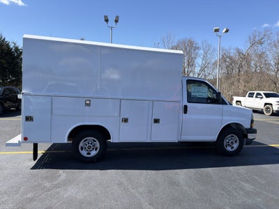 2025 GMC Savana Cutaway 3500 1WT