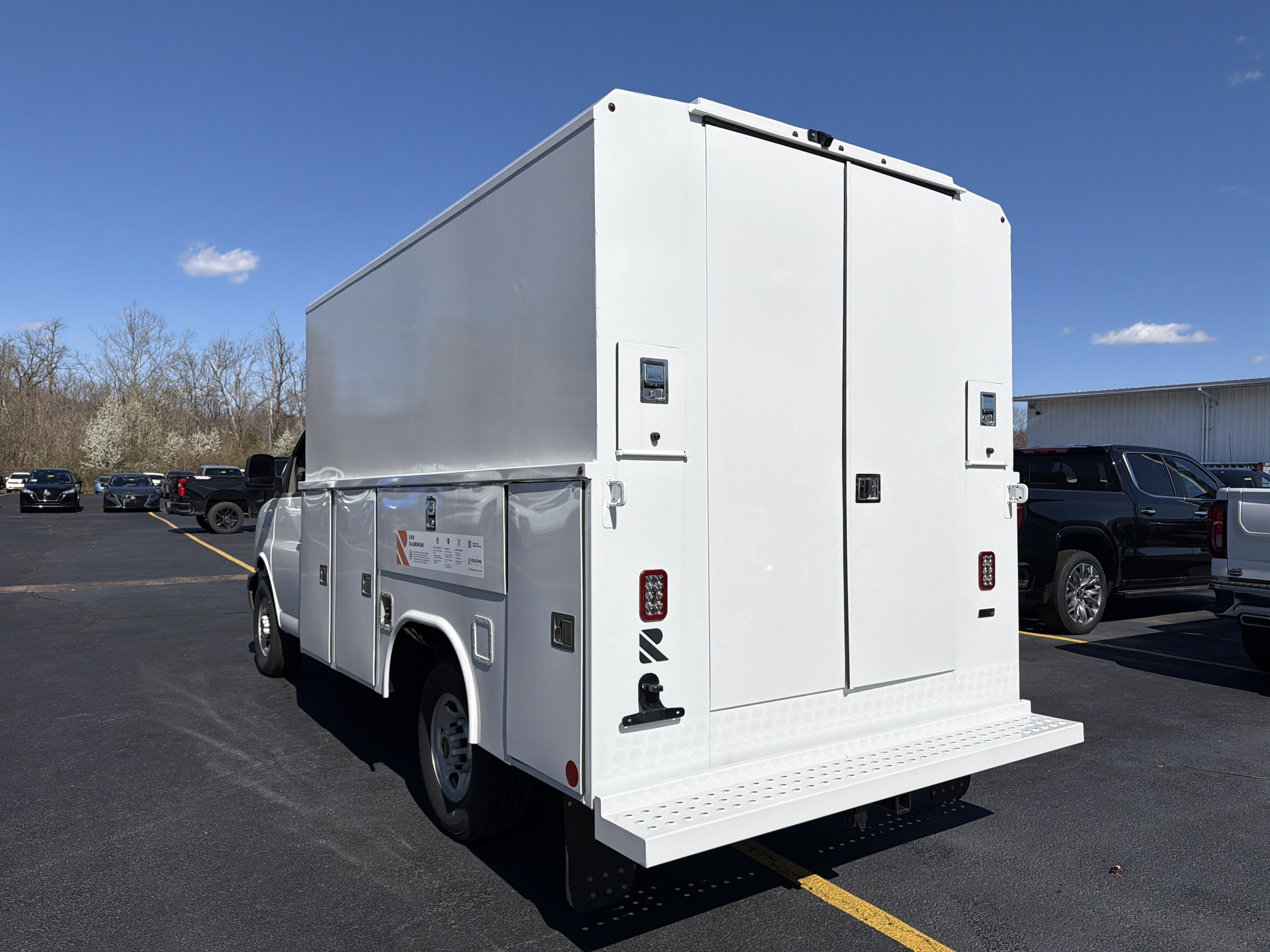 2025 GMC Savana Cutaway 3500 1WT