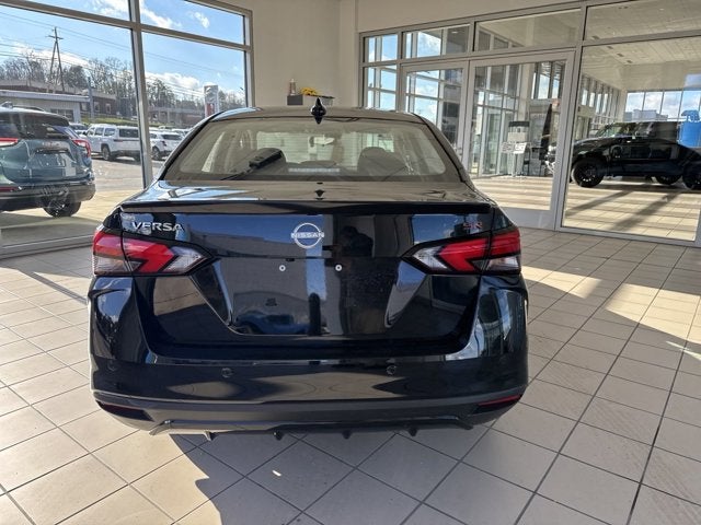 2025 Nissan Versa SR
