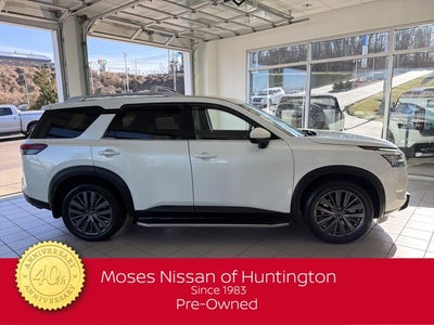 2023 Nissan Pathfinder SL