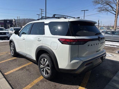 2026 Nissan Pathfinder SL