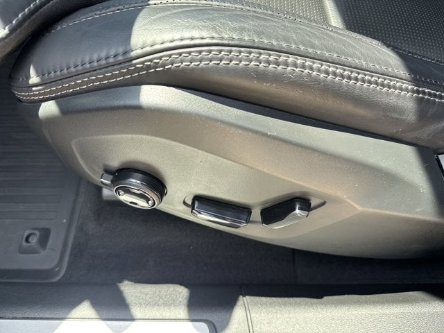 2023 Volvo XC60 Ultimate Dark Theme