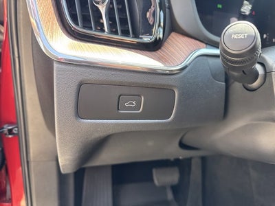 2023 Volvo XC60 Ultimate Dark Theme