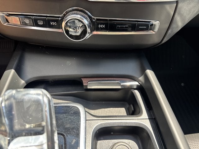 2023 Volvo XC60 Ultimate Dark Theme